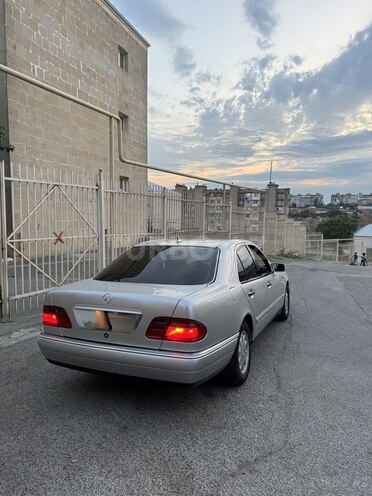 Mercedes E 240 1999, 450,000 km - 2.4 l - Bakı