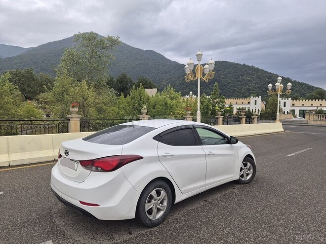 Hyundai Elantra 2015, 219,000 km - 1.8 l - Qəbələ