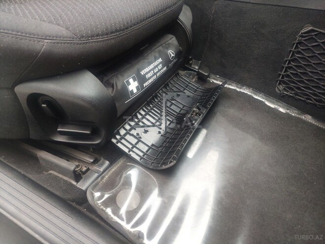 Mercedes E 220 2006, 228,800 km - 2.2 l - Qax