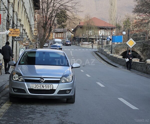 Opel Astra 2005, 240,000 km - 1.4 l - Gəncə