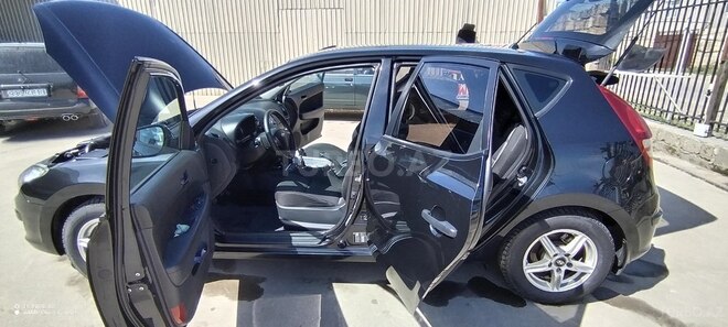 Hyundai i30 2009, 280,000 km - 1.4 l - Qusar