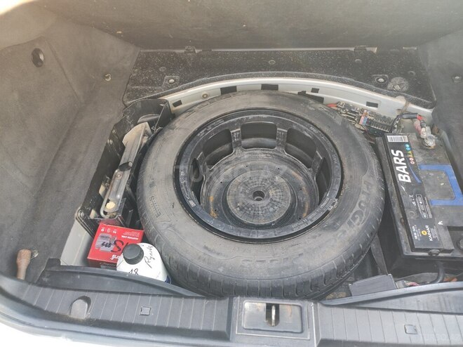 Mercedes E 240 2002, 381,895 km - 2.4 l - Yevlax