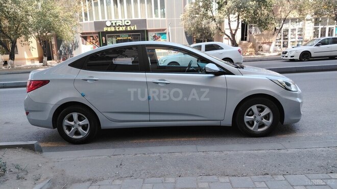 Hyundai Accent 2013, 300,000 km - 1.6 l - Bakı