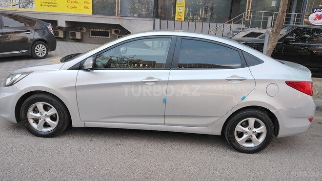 Hyundai Accent 2013, 300,000 km - 1.6 l - Bakı