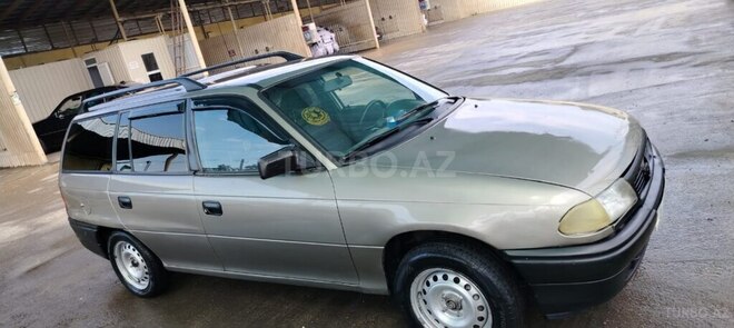 Opel Astra 1996, 300,000 km - 1.6 l - Qusar