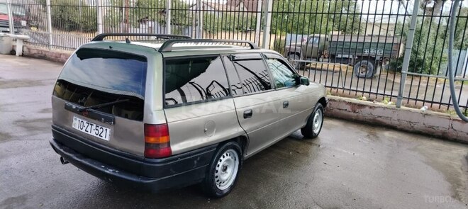 Opel Astra 1996, 300,000 km - 1.6 l - Qusar