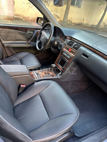 Mercedes E 280 2000, 415,000 km - 2.8 l - Bakı