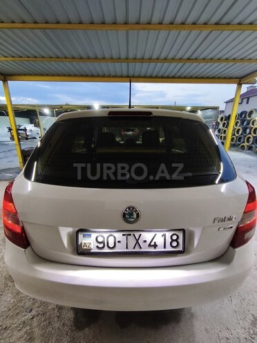Skoda Fabia 2011, 290,000 km - 1.6 l - Bakı