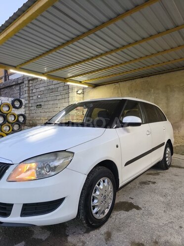 Skoda Fabia 2011, 290,000 km - 1.6 l - Bakı