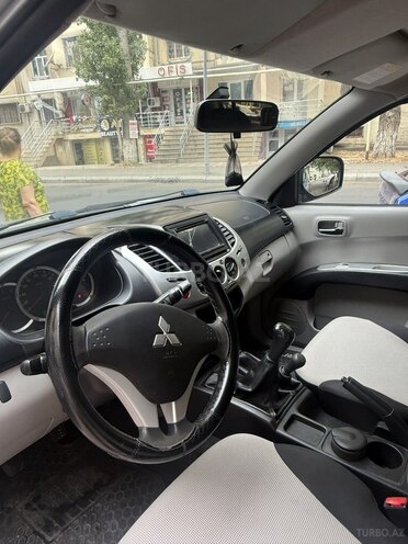 Mitsubishi L200 2013, 386,000 km - 2.5 l - Bakı