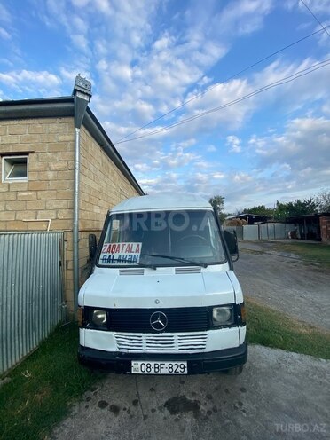 Mercedes 208 D 1990, 170,000 km - 2.3 l - Balakən