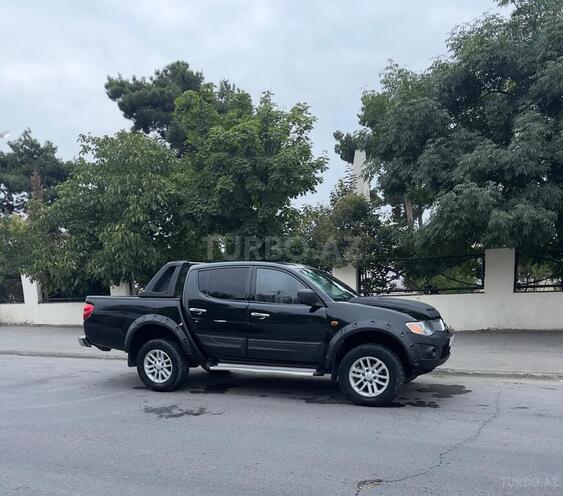 Mitsubishi L200 2014, 415,000 km - 2.5 l - Quba