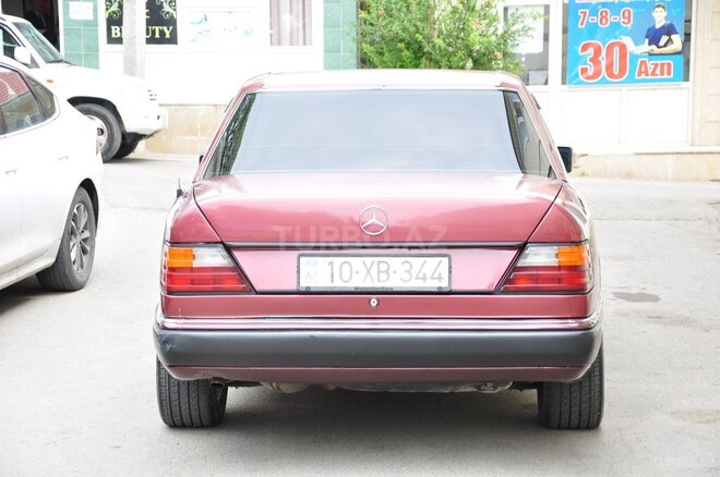 Mercedes E 230 1993, 175,000 km - 2.3 l - Şamaxı