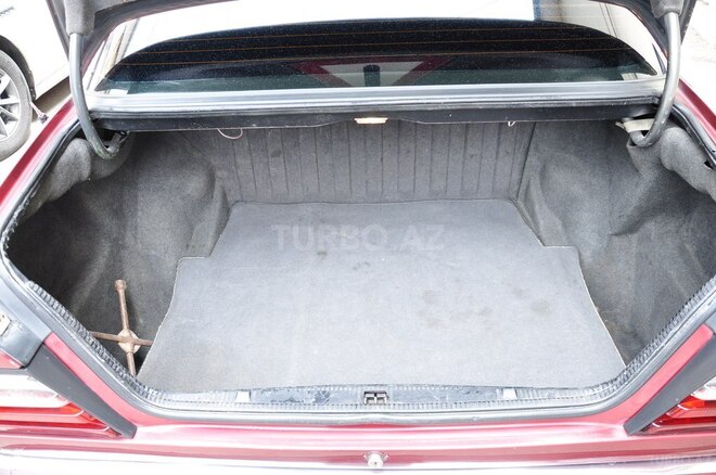 Mercedes E 230 1993, 175,000 km - 2.3 l - Şamaxı