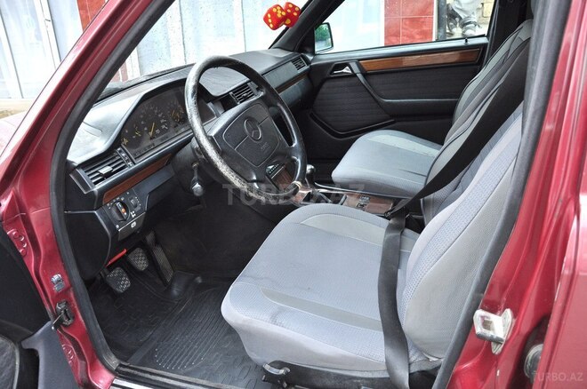 Mercedes E 230 1993, 175,000 km - 2.3 l - Şamaxı