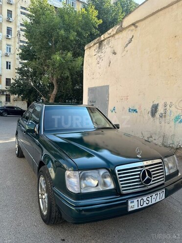 Mercedes E 220 1994, 324,000 km - 2.2 l - Sumqayıt