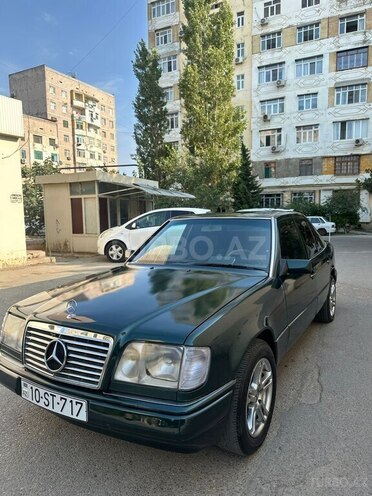 Mercedes E 220 1994, 324,000 km - 2.2 l - Sumqayıt
