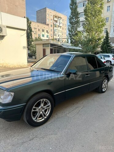 Mercedes E 220 1994, 324,000 km - 2.2 l - Sumqayıt