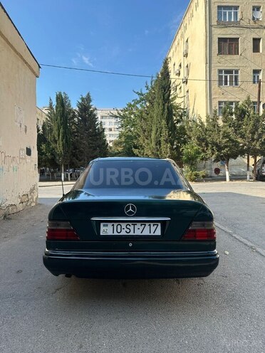 Mercedes E 220 1994, 324,000 km - 2.2 l - Sumqayıt