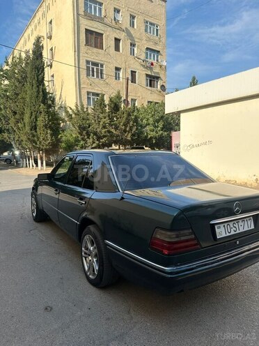 Mercedes E 220 1994, 324,000 km - 2.2 l - Sumqayıt
