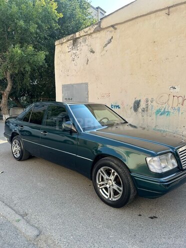 Mercedes E 220 1994, 324,000 km - 2.2 l - Sumqayıt