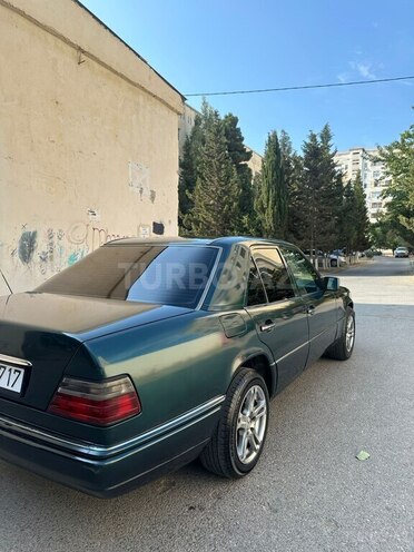 Mercedes E 220 1994, 324,000 km - 2.2 l - Sumqayıt