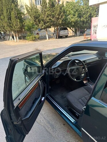 Mercedes E 220 1994, 324,000 km - 2.2 l - Sumqayıt