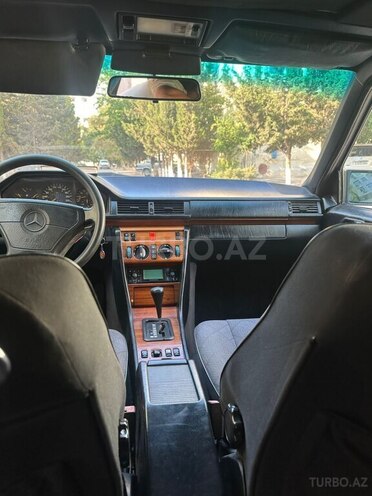 Mercedes E 220 1994, 324,000 km - 2.2 l - Sumqayıt