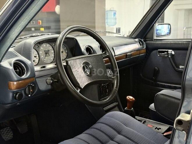 Mercedes W123-9