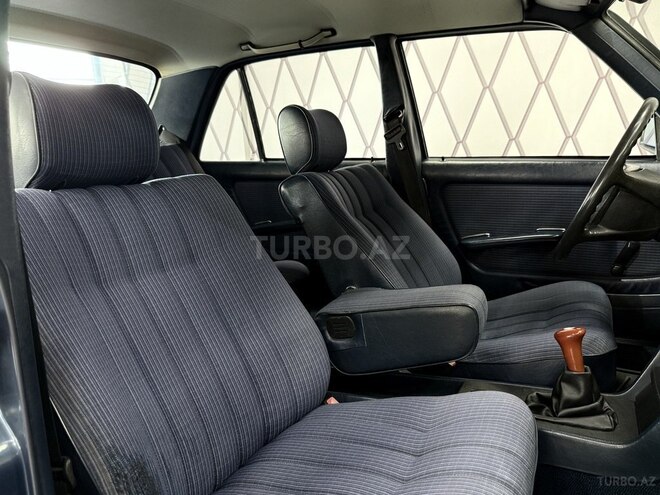 Mercedes W123-10