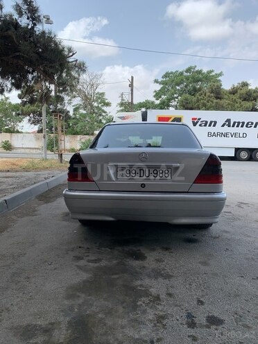 Mercedes C 220 1999, 298,000 km - 2.2 l - Bakı