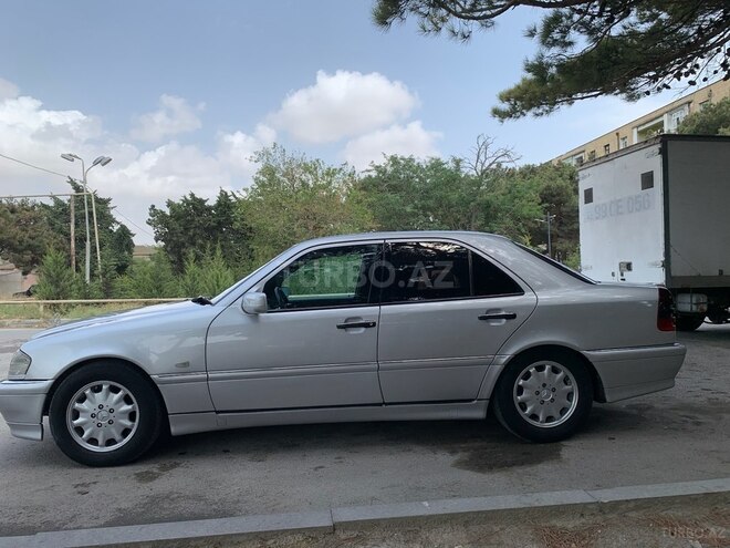 Mercedes C 220 1999, 298,000 km - 2.2 l - Bakı
