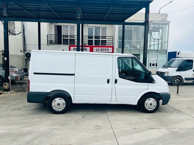 Ford Transit 2010, 179,000 km - 2.2 л - Salyan