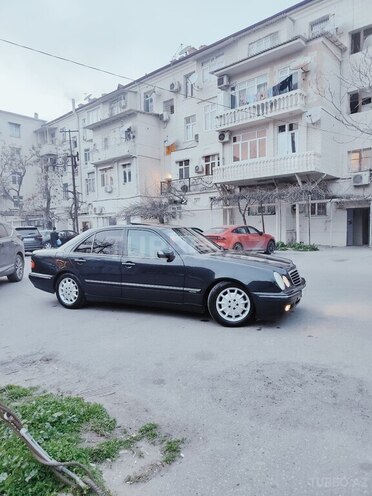 Mercedes E 270 2000, 235,000 km - 2.7 l - Bakı