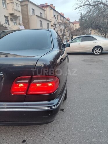 Mercedes E 270 2000, 235,000 km - 2.7 l - Bakı