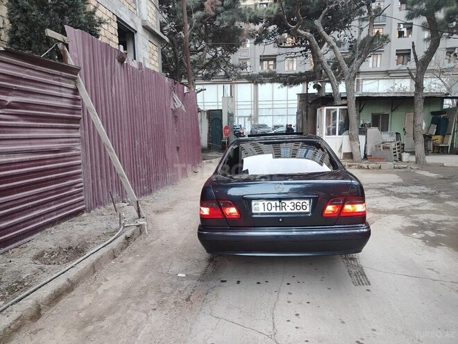 Mercedes E 270 2000, 235,000 km - 2.7 l - Bakı