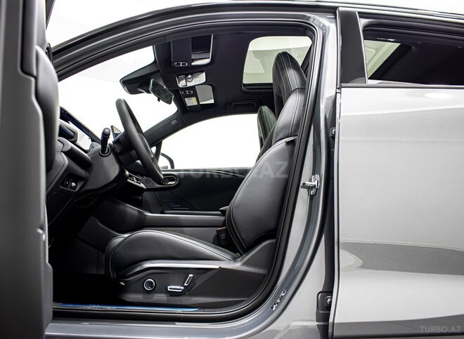 Lynk & Co 06-19