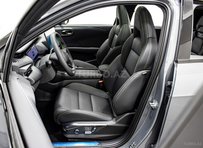 Lynk & Co 06-18