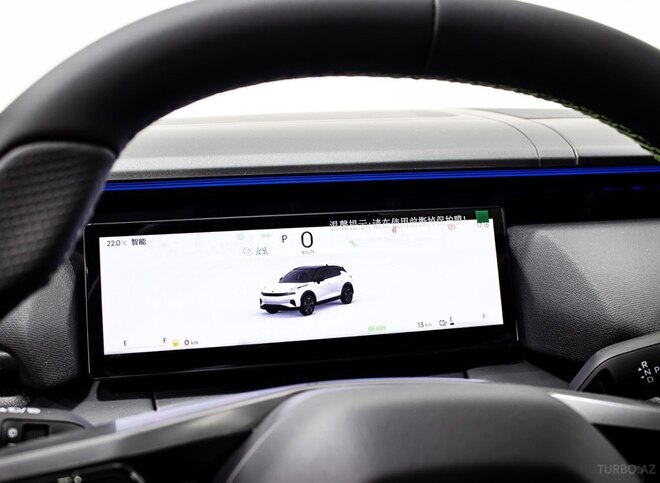 Lynk & Co 06-17