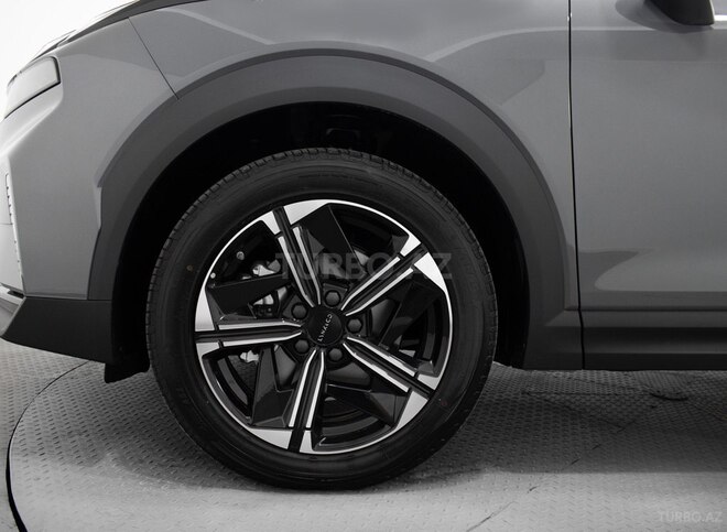 Lynk & Co 06-15