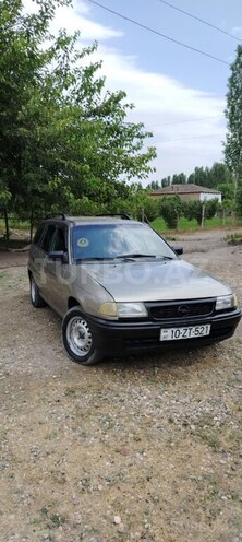 Opel Astra 1996, 300,000 km - 1.6 l - Qusar