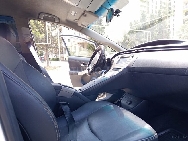 Toyota Prius 2014, 180,000 km - 1.8 l - Bakı