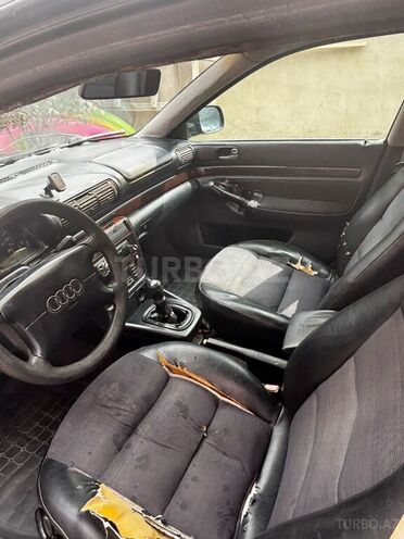 Audi A4 1995, 225,000 km - 1.8 l - Bakı