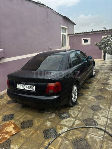 Audi A4 1995, 225,000 km - 1.8 l - Bakı