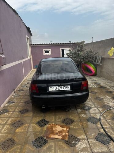 Audi A4 1995, 225,000 km - 1.8 l - Bakı