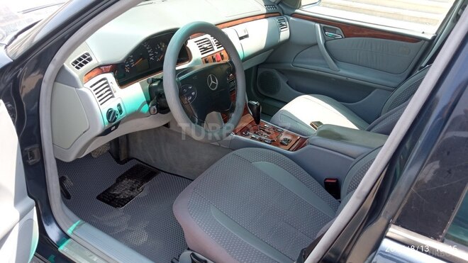 Mercedes E 220 1999, 289,000 km - 2.2 l - Bakı