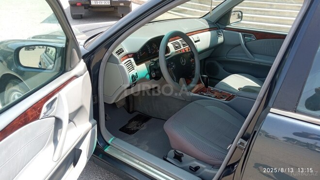 Mercedes E 220 1999, 289,000 km - 2.2 l - Bakı