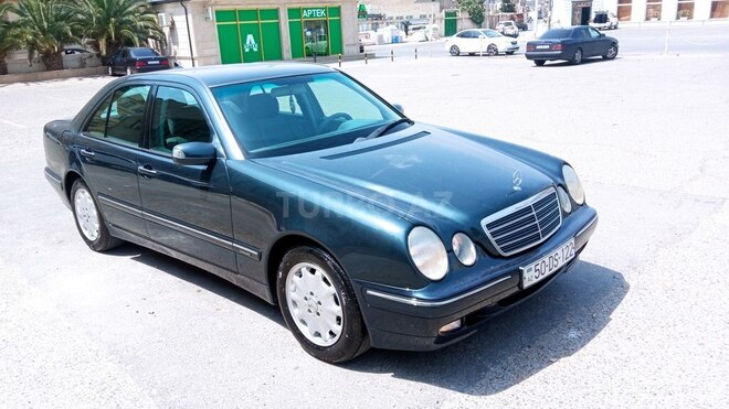 Mercedes E 220 1999, 289,000 km - 2.2 l - Bakı