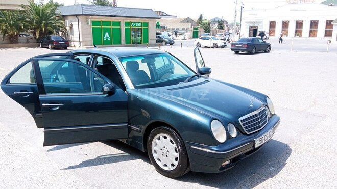 Mercedes E 220 1999, 289,000 km - 2.2 l - Bakı