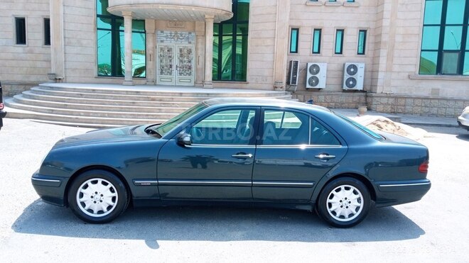 Mercedes E 220 1999, 289,000 km - 2.2 l - Bakı
